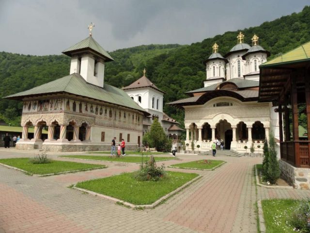 manastirea-lainici